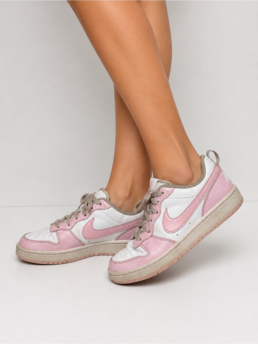 Nike Kids Low-Top Sneakers in Light Pink and White